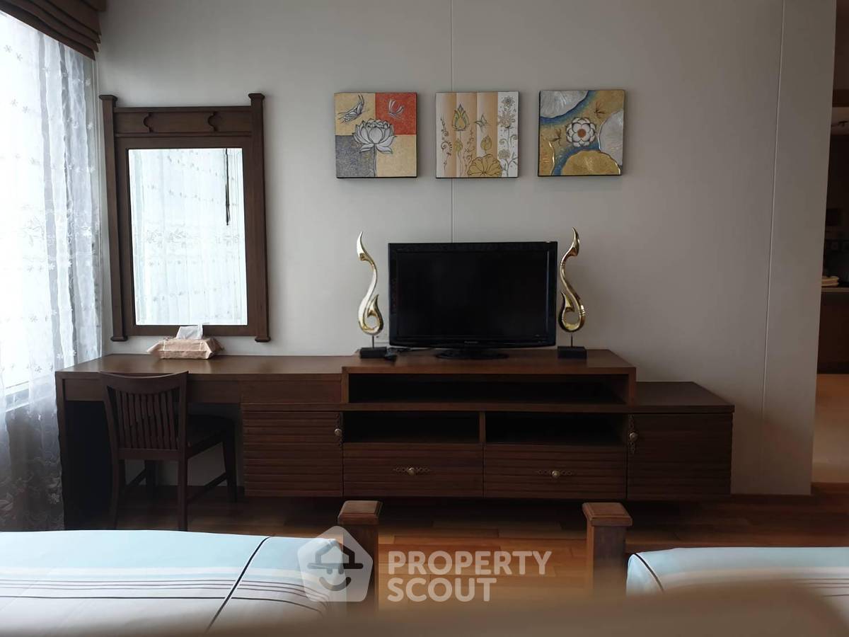 picture 20th-Floor 2-BR Condo At The Emporio Place Near BTS Phrom Phong (ID 3073897) - 7/20