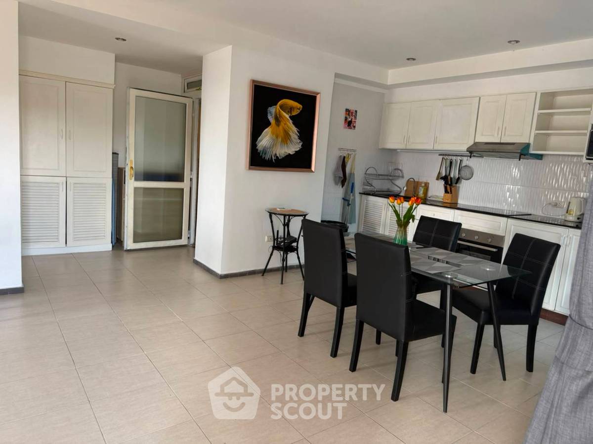 picture Spacious 1-BR 99 Sqm At Pattaya Hill Resort, Phratamnak (ID 3197464) - 10/17