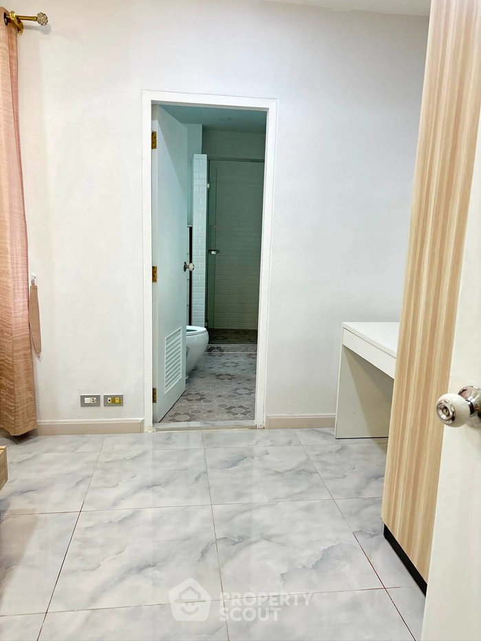 picture 2-BR 202 Sqm At Moon Tower Condominium Near BTS Thong Lo (ID 3195435) - 7/18