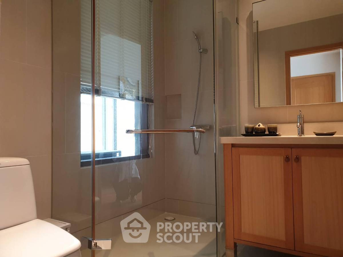 picture 20th-Floor 2-BR Condo At The Emporio Place Near BTS Phrom Phong (ID 3073897) - 16/20