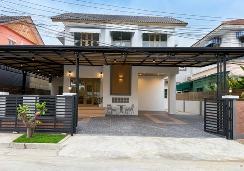 ม.วรารมย์ ราษฎร์อุทิศ16 ซอย37 แขวงแสนแสบ มีนบุรี บ้านเดี่ยว หลังใหญ่ ทำเลดี เนื้อที่เยอะ สวย หน้าบ้านไม่ชนใคร ใกล้รถไฟฟ้า
