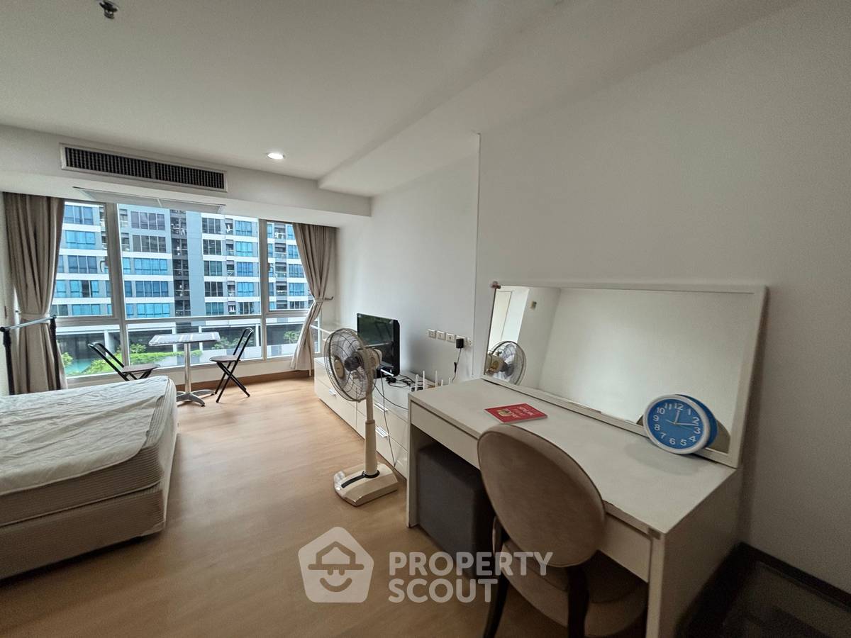 รูป ใกล้ BTS นานา เพียง 200 ม. | 1-BR The Trendy Condominium (ID 883679) - รูปที่ 2/15