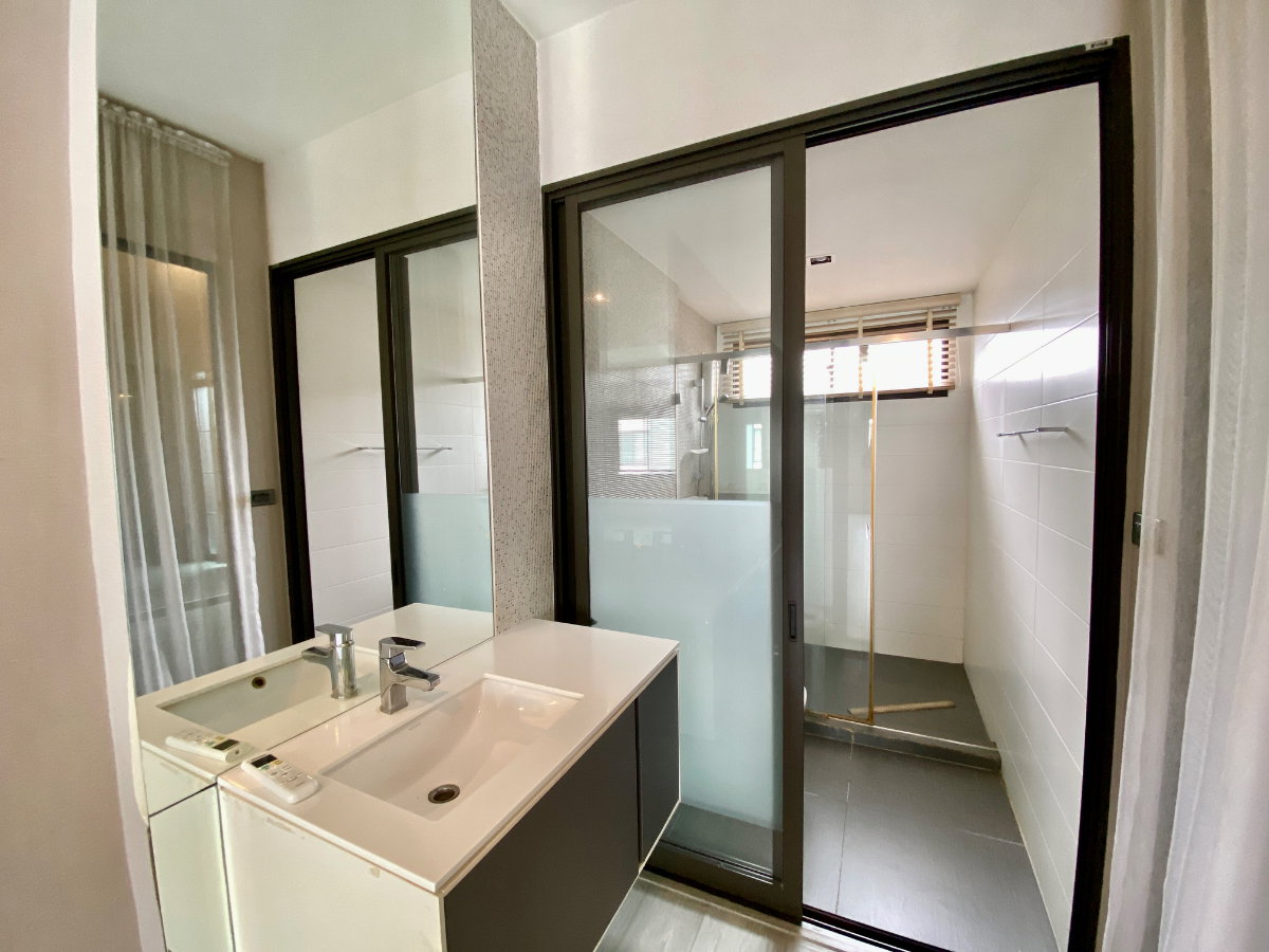 รูป ให้เช่าทาวน์โฮม The Landmark Ekkamai–Ramintra ทาวน์โฮม 3 ชั้นสไตล์โมเดิร์น | 3 ห้องนอน | 168 ตร.ม. | ทำเลลาดพร้าว–สุคนธสวัสดิ์ - รูปที่ 12/14