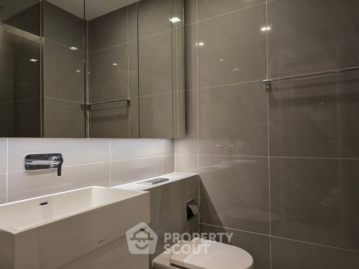 picture 33rd-Floor 2-BR The Saint Residences, 100m To MRT Phahon Yothin (ID 3201496) - 12/13