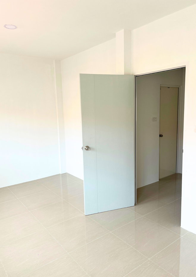 รูป ขายทาวน์โฮม 3 ห้องนอน 2 ห้องน้ำ 1 จอด หมู่บ้านเฟื่องฟ้าวิลล่า 19 เฟส 1 สมุทรปราการ ราคาถูกสุด ๆ พร้อมเข้าอยู่ - รูปที่ 11/15