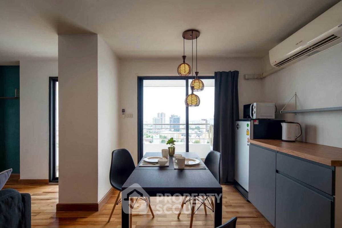 picture 22nd-Floor 2-BR Sarin Place Condominium By BTS Ratchayothin (ID 3198569) - 13/18