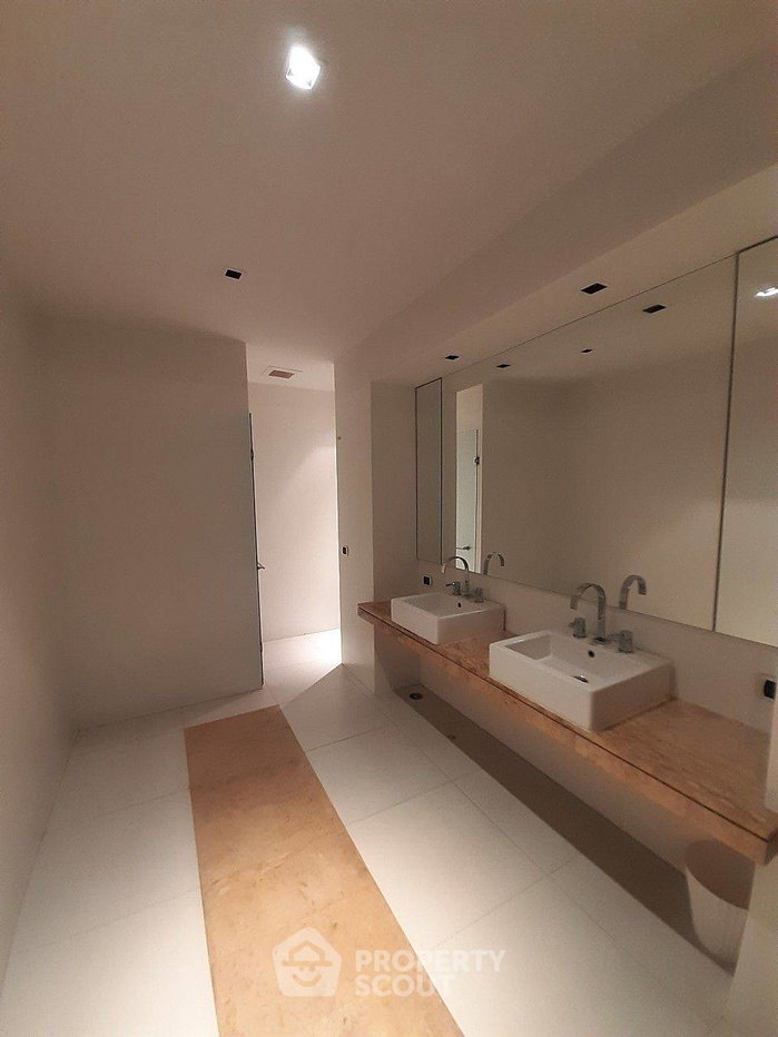picture Pet-Friendly 28th-Floor 2-BR At The Lakes Bangkok, 300m To BTS Asoke (ID 2244577) - 5/16