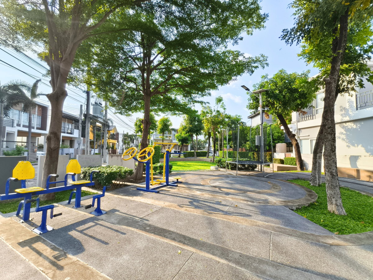 รูป บ้านเดี่ยวที่โฮมมี่และสงบสุข เดินทางสะดวกทั้งรถไฟฟ้าและรถยนต์ Parkway Aliv รามคำแหง (ปาร์คเวย์ชาเล่ต์ เฟสใหม่) ติดรถไฟฟ้า 3 ห้องนอน 3 ห้องน้ำ - รูปที่ 17/21