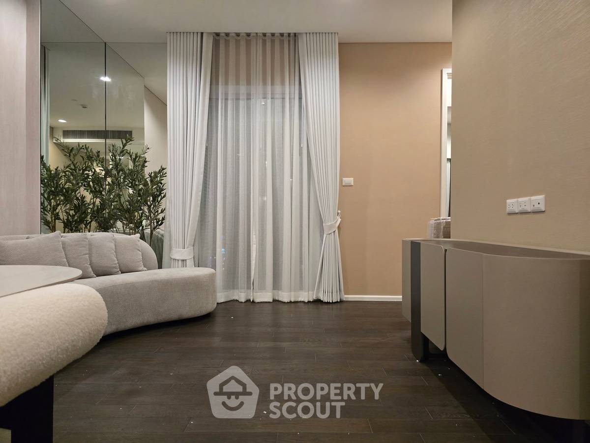 picture 33rd-Floor 2-BR The Saint Residences, 100m To MRT Phahon Yothin (ID 3201496) - 2/13