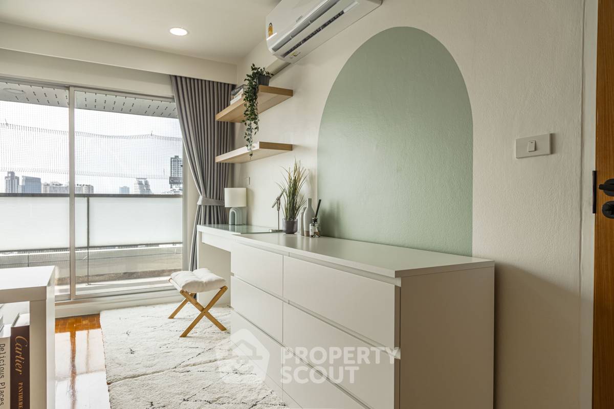 picture 15th-Floor 2-BR Condo At Baan Nonsi, Thanon Chan (ID 2198492) - 4/21