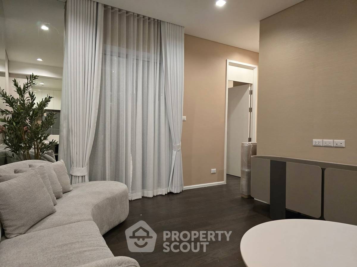 picture 33rd-Floor 2-BR The Saint Residences, 100m To MRT Phahon Yothin (ID 3201496) - 4/13