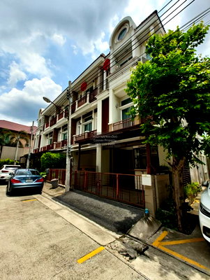Townhouses for sale Pradist Manutham Road : For Sale Townhouse/Townhome  , Premium Place 9 Ekkamai - Ramintra 2 , Lat Phrao , Lat Phrao , Bangkok , CX-131938 ✅ Live chat with us ADD LINE @connexproperty ✅