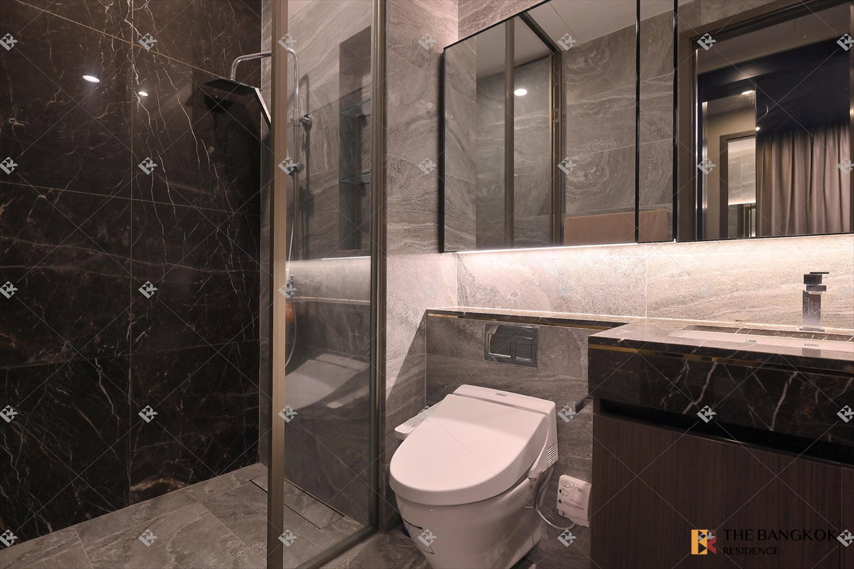 picture The Esse Sukhumvit 36 🌃Luxury Unit with Dark Modern Interior , near Bts ThongLo - 12/12