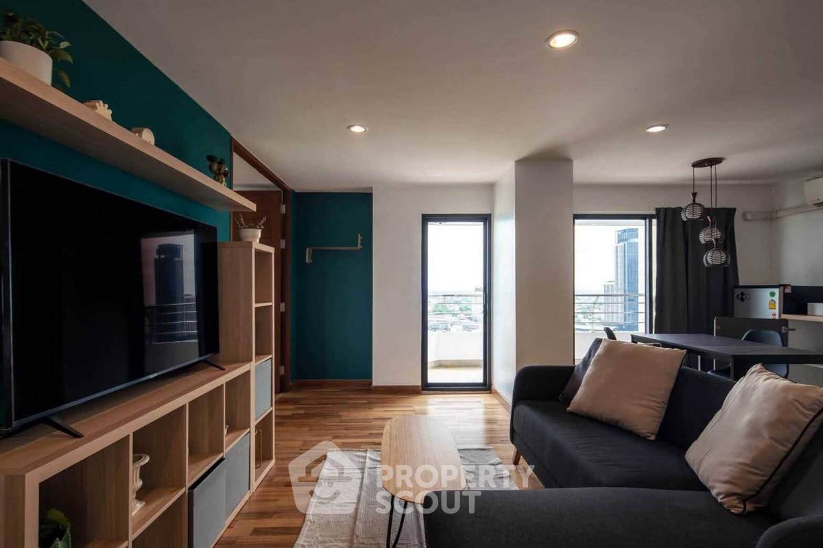 picture 22nd-Floor 2-BR Sarin Place Condominium By BTS Ratchayothin (ID 3198569) - 7/18
