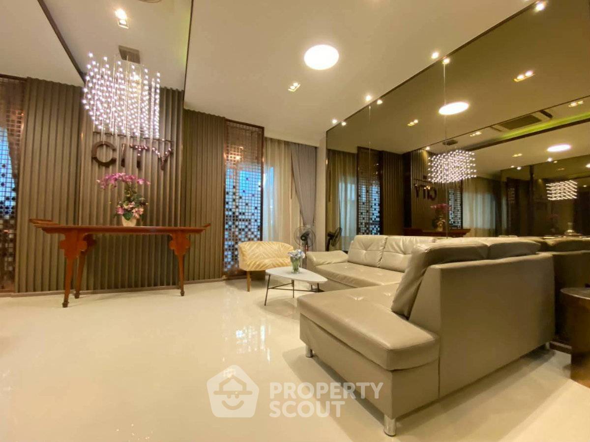 picture Spacious 8-BR House 400 Sqm At The City Pattanakarn (ID 3199523) - 2/11