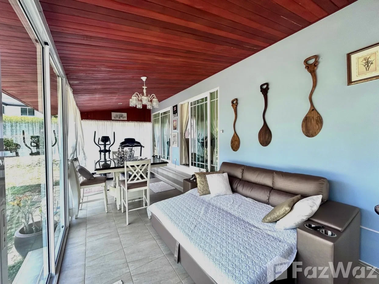 picture Spacious 3-bedroom Hillside Corner House with Large Plot 6674292 - 2/28