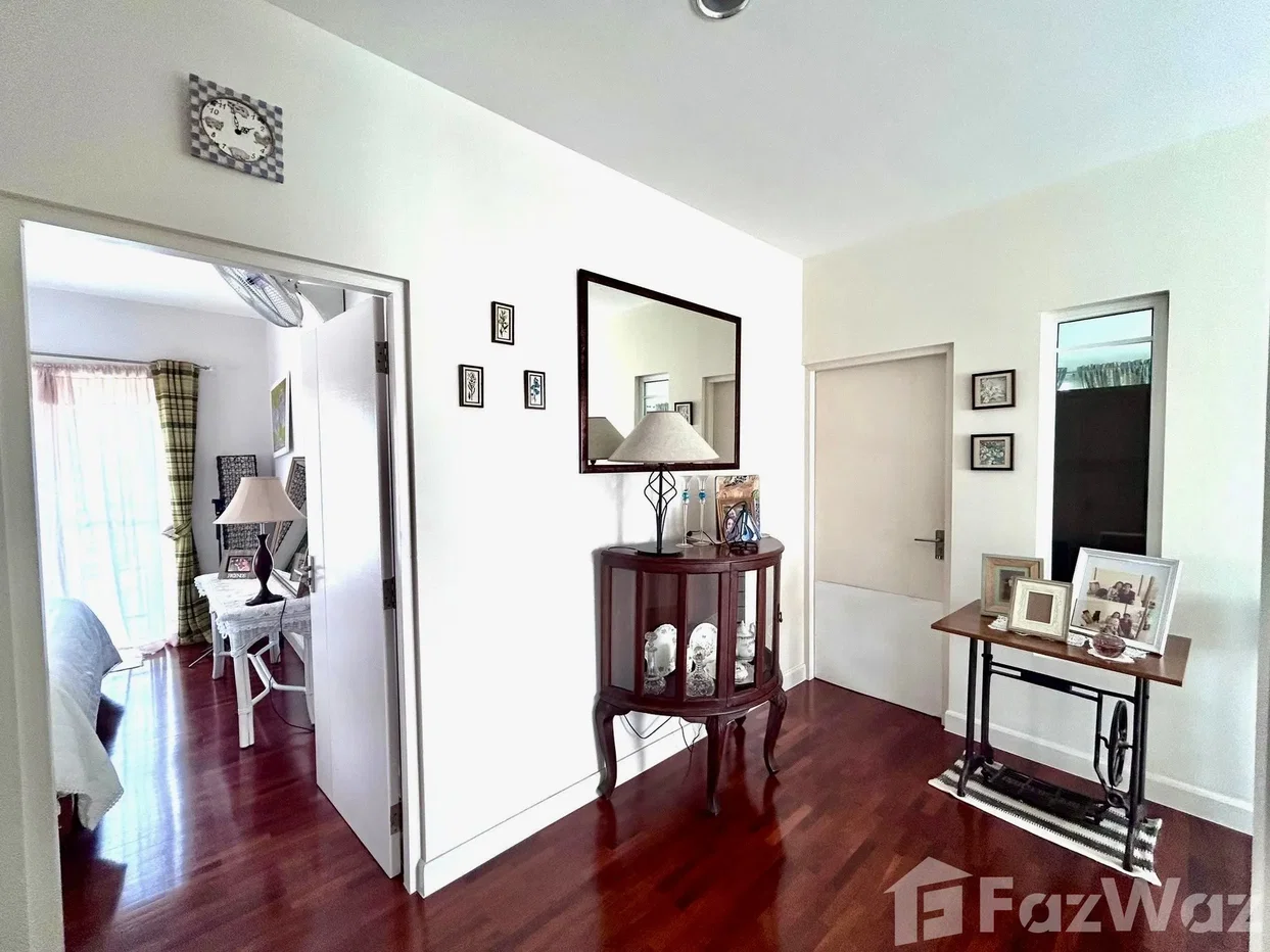 picture Spacious 3-bedroom Hillside Corner House with Large Plot 6674292 - 19/28