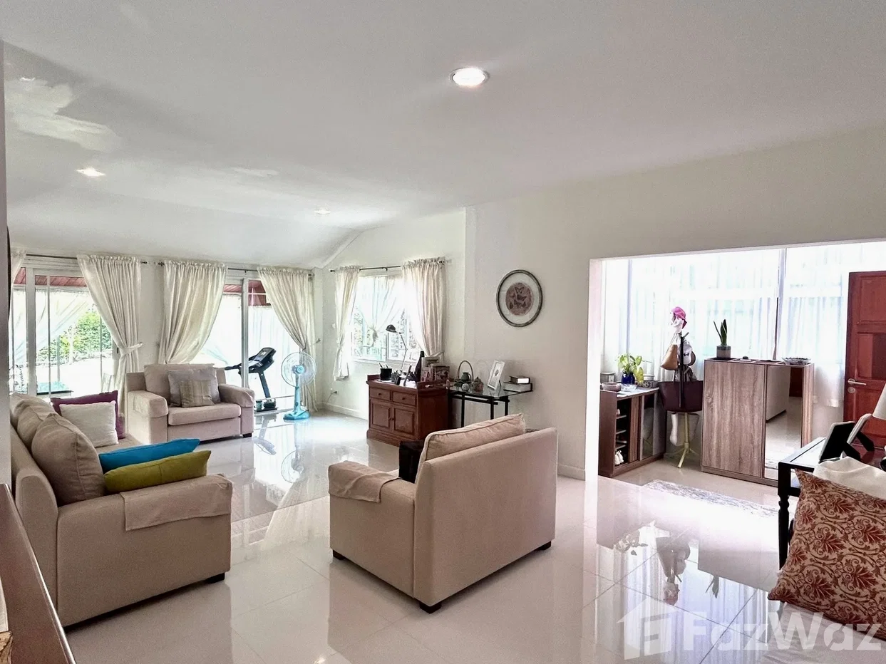 picture Spacious 3-bedroom Hillside Corner House with Large Plot 6674292 - 18/28