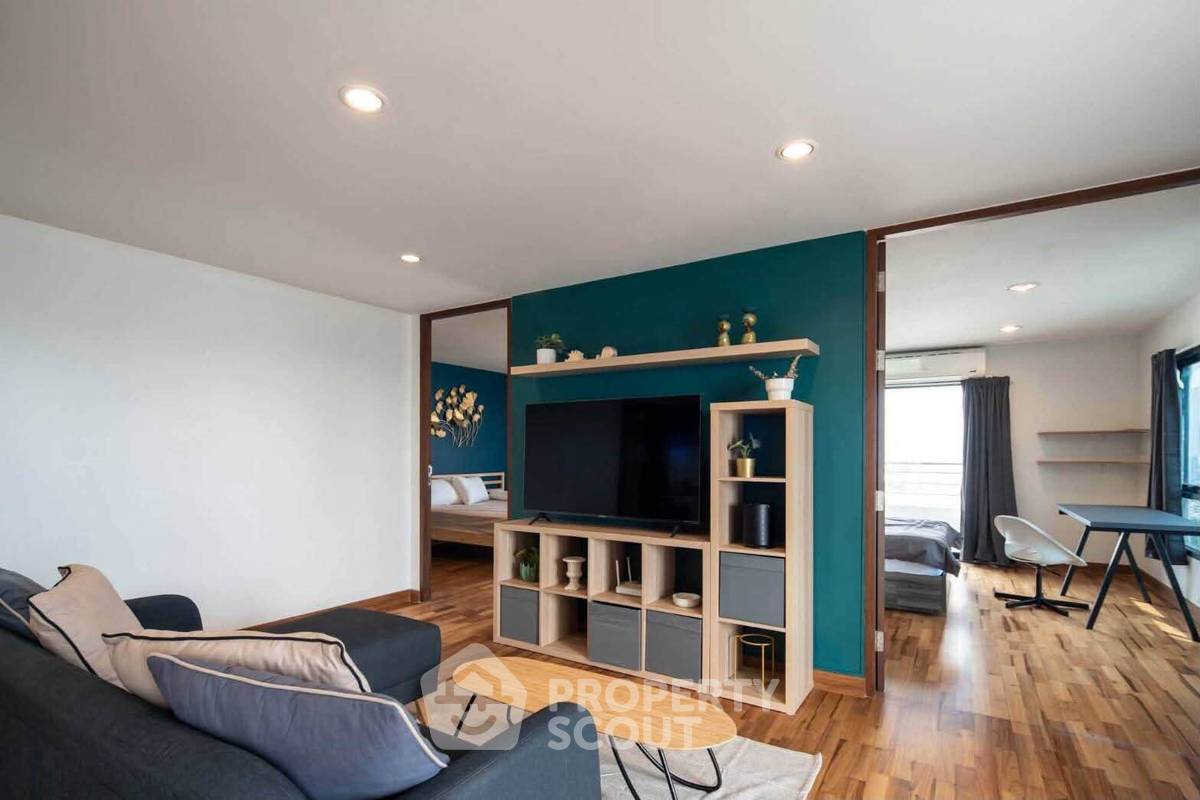 picture 22nd-Floor 2-BR Sarin Place Condominium By BTS Ratchayothin (ID 3198569) - 11/18