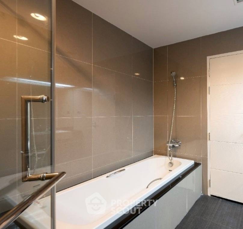 รูป ใกล้ BTS ทองหล่อ 200 เมตร | คอนโด 2 ห้องนอน The Crest Sukhumvit 34 (ID 3197277) - รูปที่ 6/9