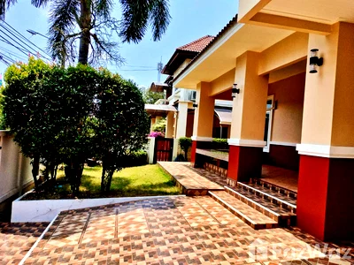 Houses for sale Bangkok : 3 Bedroom House for sale in Bang Waek, Bangkok  6680978