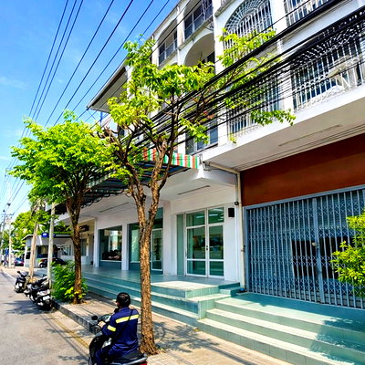 เช่าอาคารพาณิชย์ ม.สยาม : เอกชัย ใกล้บิ๊กซี เพลส บางบอน 486 ม. อาคารพาณิชย์ 4 ชั้นครึ่ง 4นอน 4น้ำ  ทำเลติดถนน21 ตร.ว. 300ตร.ม.