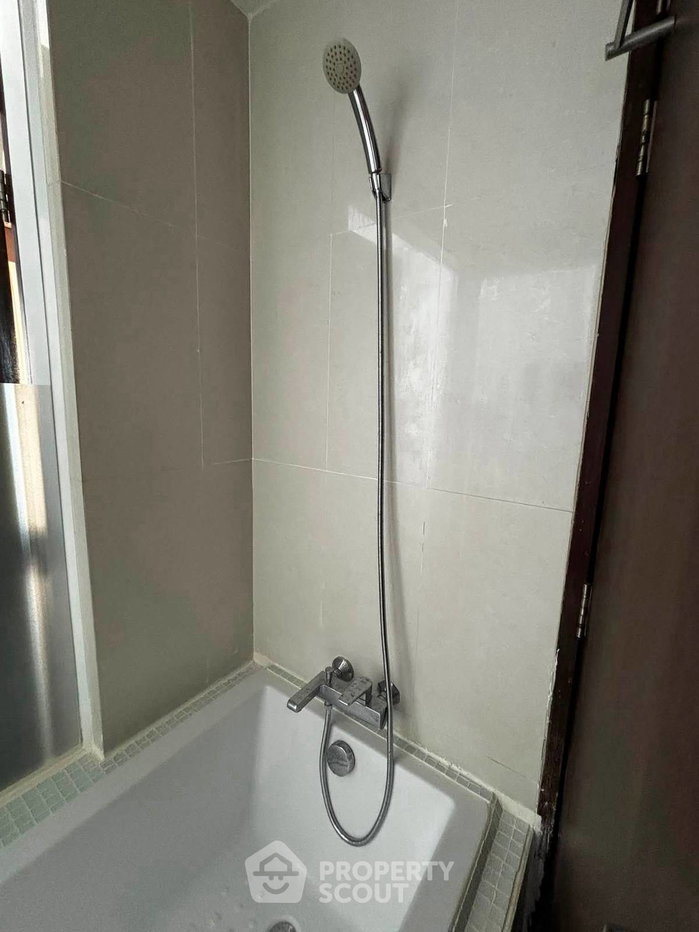picture 16th-Floor 1-BR Sky Walk Residences 200m To BTS Phra Khanong (ID 3199996) - 1/15
