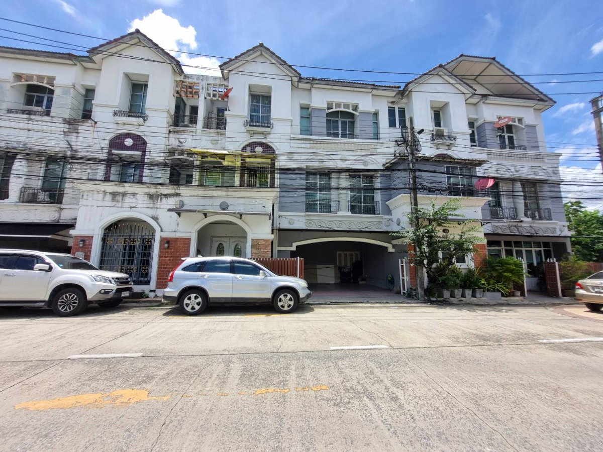 รูป บ้านกลางเมือง ลาดพร้าว–โยธินพัฒนา บ้านหลังนี้อยู่ใกล้หน้าหมู่บ้านเข้าออกสดวก - รูปที่ 1/5