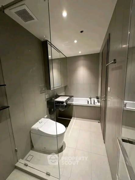 รูป คอนโด 3 ห้องนอน ชั้น 32 ที่ The Issara Sathorn ย่านสาทร (ID 3197096) - รูปที่ 2/6