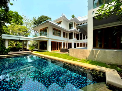 Houses for sale Bang Lamung Chonburi :  Pattaya Private Beachfront Pool Villa for sale, beachfront detached house 364 sq.wah, Pattaya, Chonburi, Thailand