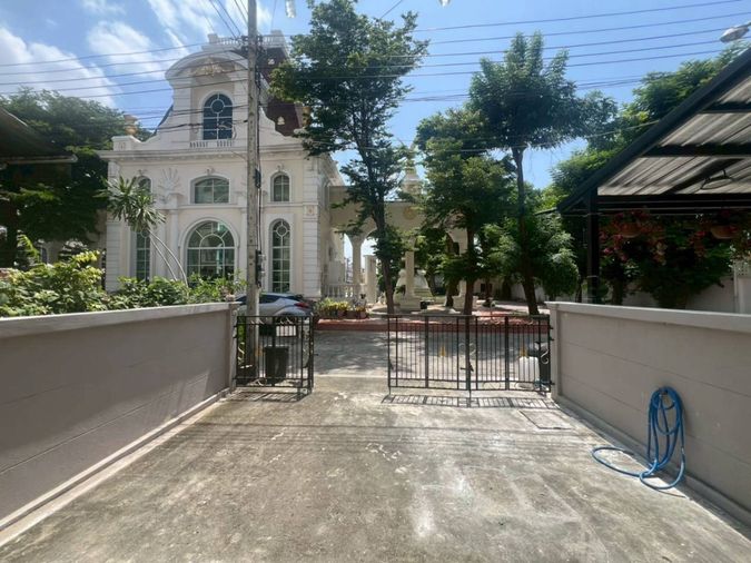 ขายโฮมออฟฟิศ 3 ห้องนอน 20 ตร.ว. เขตบางกะปิ