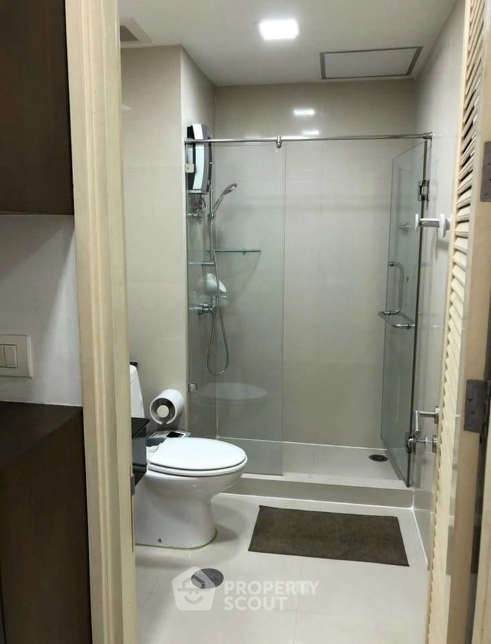 รูป ใกล้ BTS Ekkamai เพียง 60 ม. | 1-BR Nusasiri Grand Condominium (ID 3201206) - รูปที่ 7/8