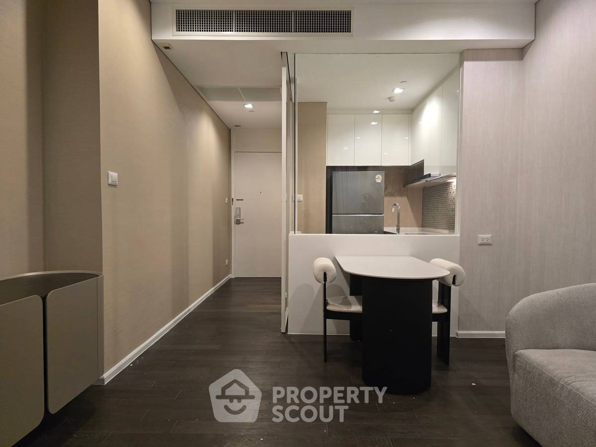 picture 33rd-Floor 2-BR The Saint Residences, 100m To MRT Phahon Yothin (ID 3201496) - 6/13
