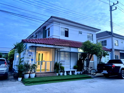 Townhouses for sale Pathumthani : For Sale Townhouse/Townhome  , Pruksa 81 Phaholyothin-Navanakorn , corner unit , wide frontage , newly renovated , Khlong Nueng , khlong Luang , Pathum Thani , CX-132344 ✅ Live chat with us ADD LINE @connexproperty ✅