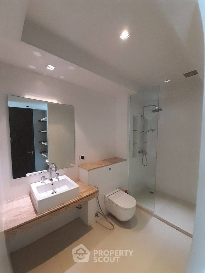 picture Pet-Friendly 28th-Floor 2-BR At The Lakes Bangkok, 300m To BTS Asoke (ID 2244577) - 4/16