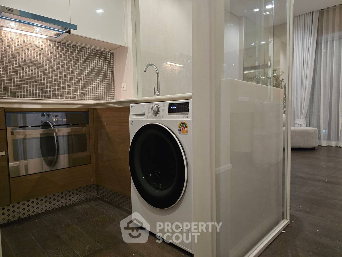 picture 33rd-Floor 2-BR The Saint Residences, 100m To MRT Phahon Yothin (ID 3201496) - 8/13