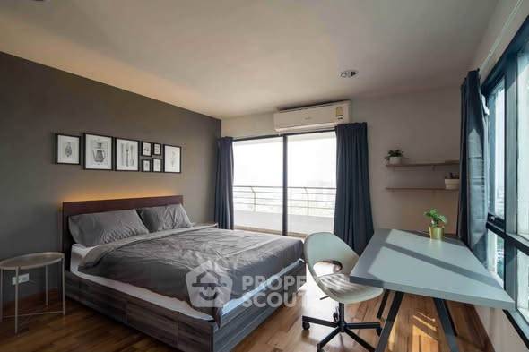 picture 22nd-Floor 2-BR Sarin Place Condominium By BTS Ratchayothin (ID 3198569) - 3/18