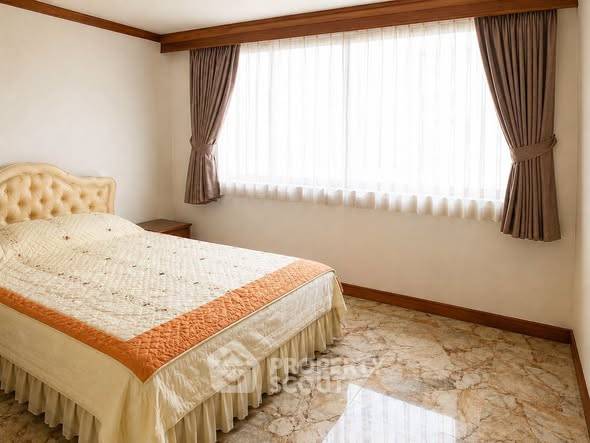 picture 100m To MRT Queen Sirikit | 2-BR Monterey Place Sukhumvit 16 (ID 3138898) - 2/4