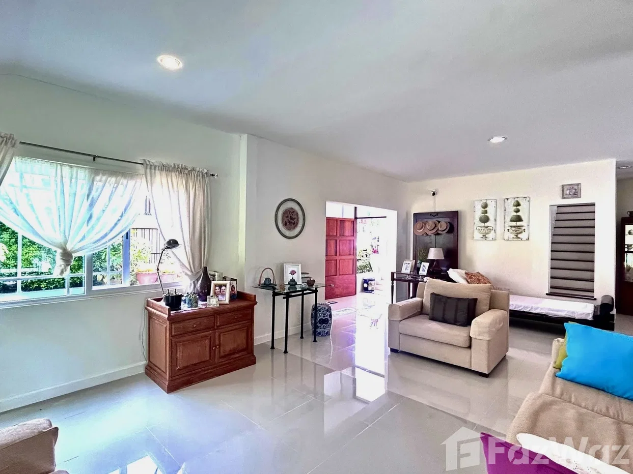 picture Spacious 3-bedroom Hillside Corner House with Large Plot 6674292 - 12/28