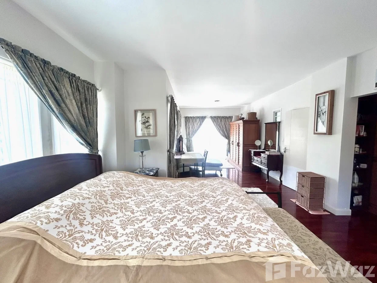 picture Spacious 3-bedroom Hillside Corner House with Large Plot 6674292 - 24/28