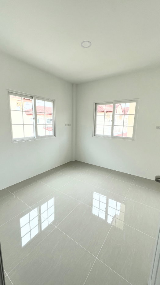 รูป ขายทาวน์โฮม 4 ห้องนอน 2 ห้องน้ำ 1 จอด หมู่บ้านเฟื่องฟ้าวิลล่า 18 เฟส 1 สมุทรปราการ ราคาถูกสุด ๆ พร้อมเข้าอยู่  - รูปที่ 11/13