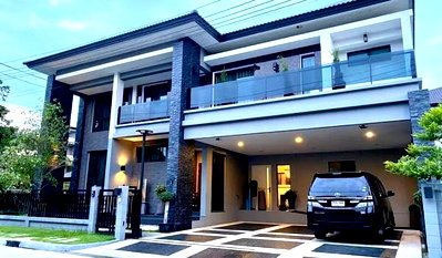 Houses for rent : Luxury pool villa-style house for rent at The City Pattanakarn.