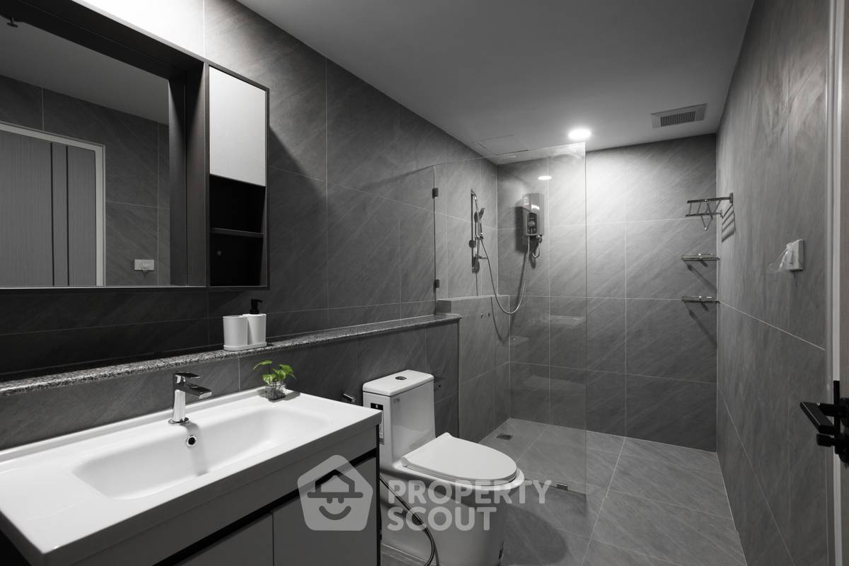 picture 15th-Floor 2-BR Condo At Baan Nonsi, Thanon Chan (ID 2198492) - 6/21