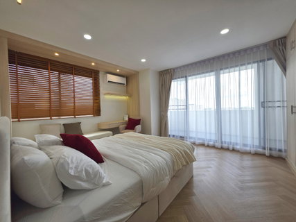 Large 2-bedroom condo, fully furnished, ready to move in. Located on Chaengwattana 13, near the Chaengwattana Government Complex.