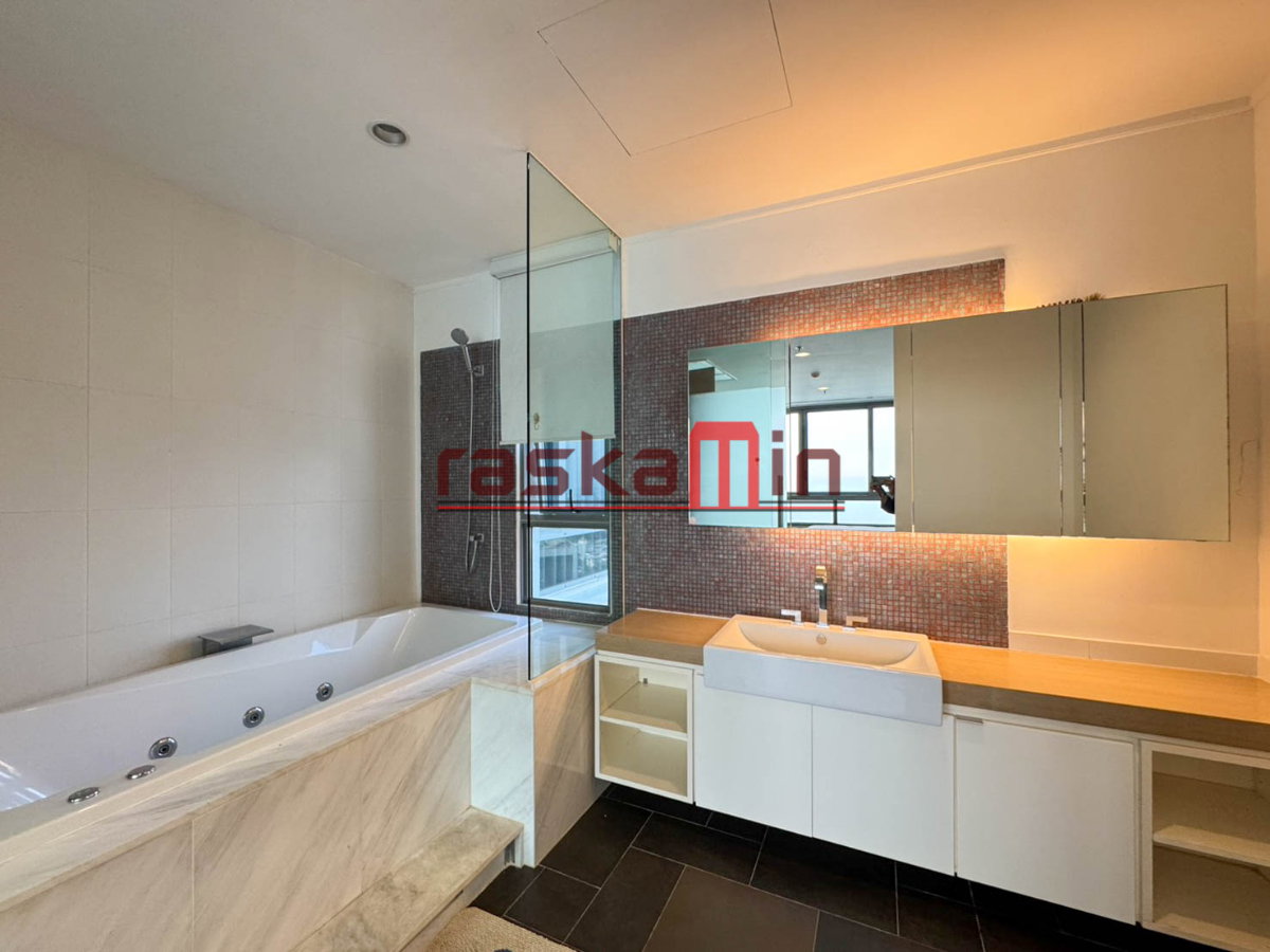 picture 🔥 URGENT SALE – Northpoint Wongamat Condo for Sale – 2 Bedroom, Corner Unit, Tower B - 7/15