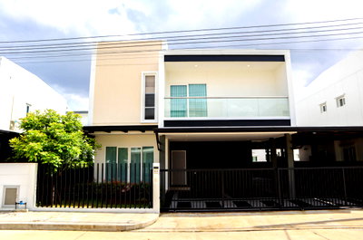 Houses for rent Thepanya Hospital : 🏡✨ For Rent 👉 Spacious Pet-Friendly 2-Storey House in Chang Phueak–Chotana ✨🏡