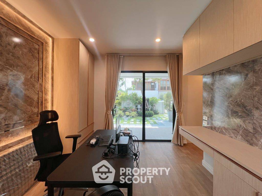 picture Large 4-BR 380 Sqm House At Burasiri Pattanakarn (ID 3014182) - 35/50