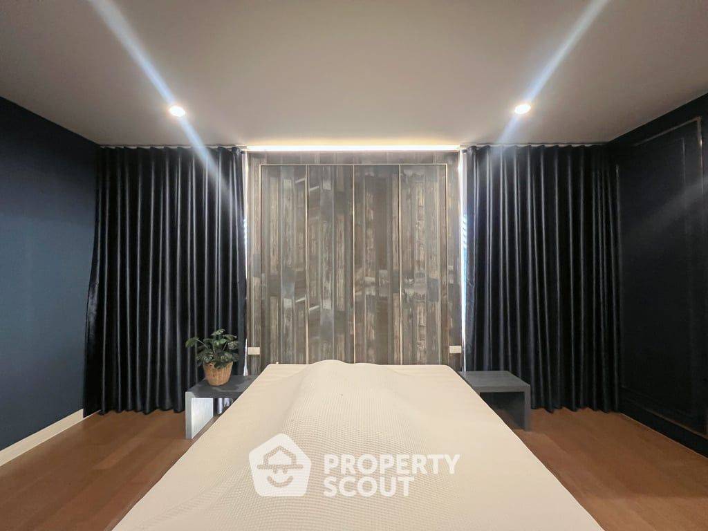 picture Large 4-BR 380 Sqm House At Burasiri Pattanakarn (ID 3014182) - 45/50