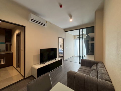 Own a beautifully furnished 1 Bedroom Plus at Ideo Sukhumvit–Rama 4 — with a tenant already in place and a very attractive selling price.