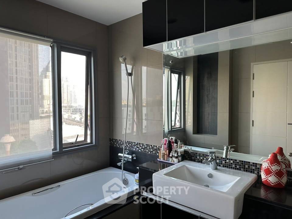 picture 126 Sqm 2-BR At The Crest Sukhumvit 34, 200m To BTS Thong Lor (ID 3203460) - 7/10